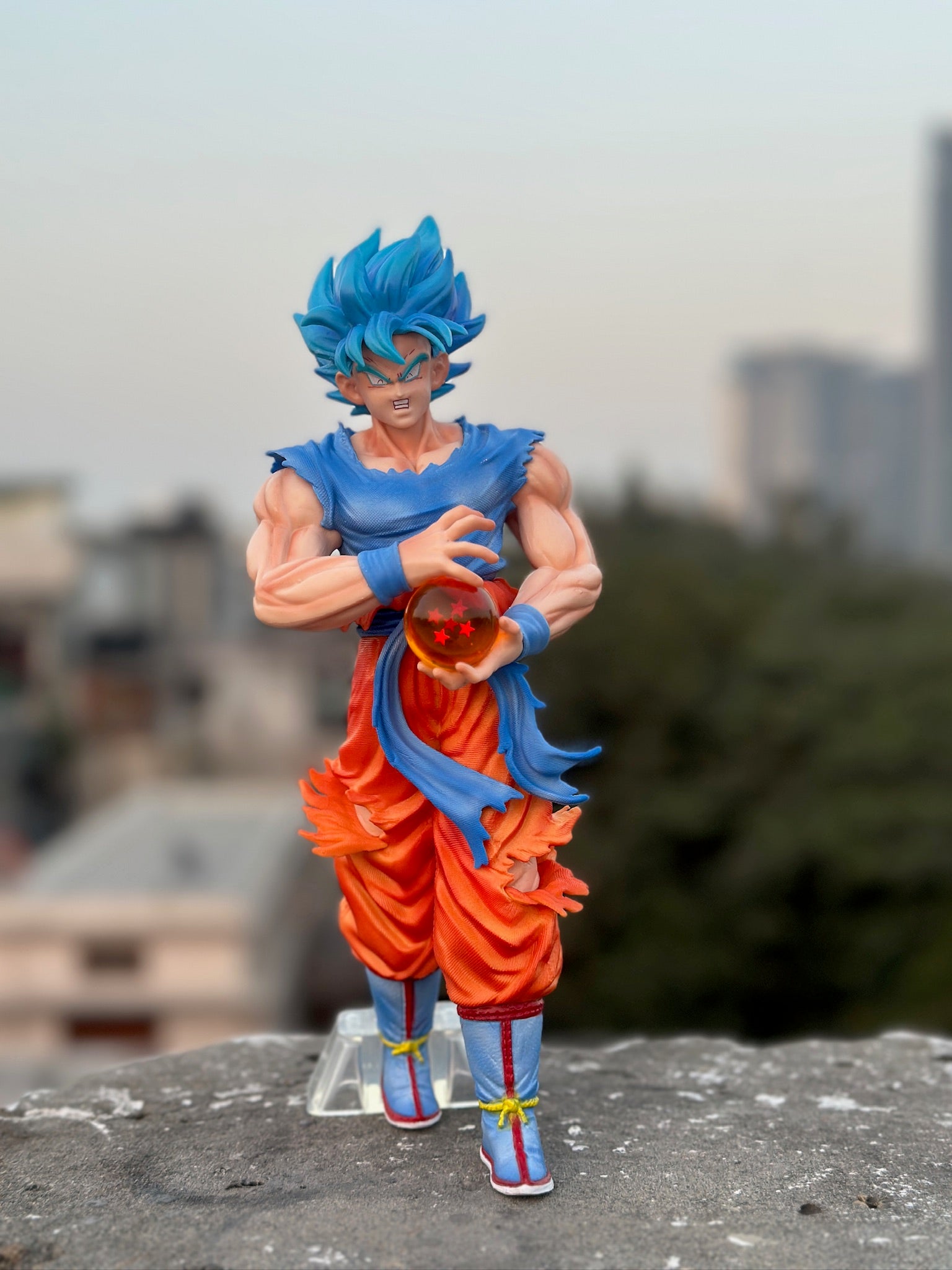 Super Saiyan Blue Goku Figure (SSGSS) – Dragon Ball Super Collectible with 5-Star Dragon Ball