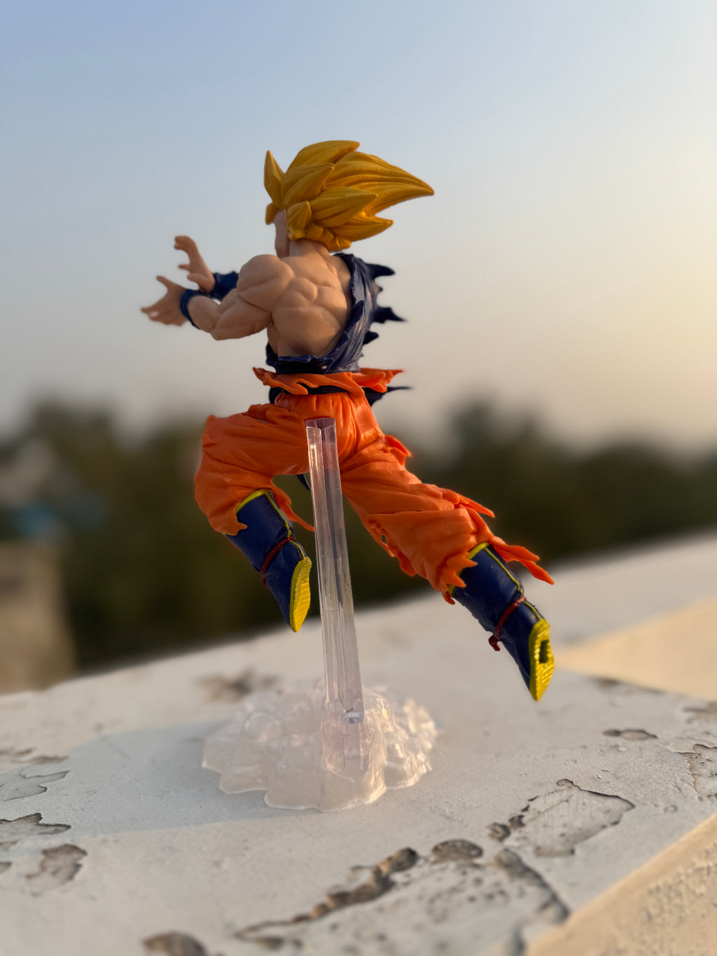 Super Saiyan Goku Spirit Bomb Figure – 19cm Dragon Ball Z Action Figure (Premium Collectible)