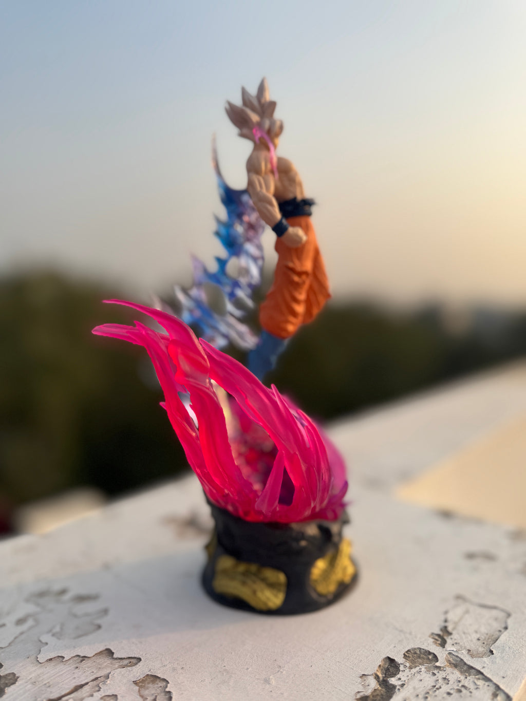 Ultra Instinct Goku Light-Up Figure – 23cmDragon Ball Super Collectible (Premium LED Base)