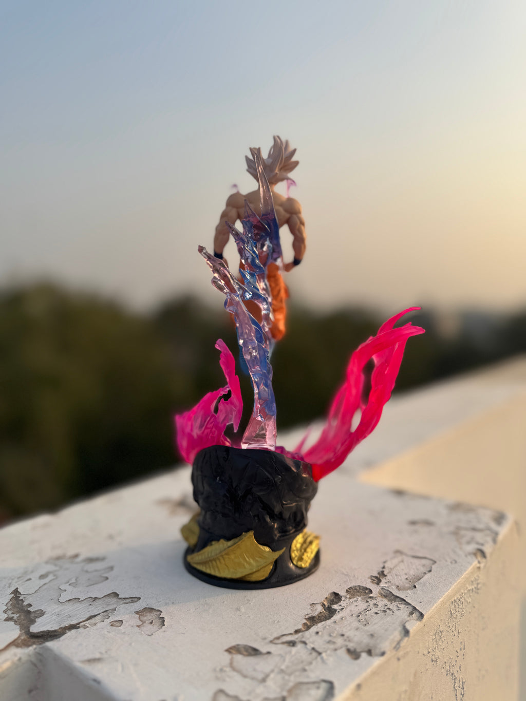 Ultra Instinct Goku Light-Up Figure – 23cmDragon Ball Super Collectible (Premium LED Base)