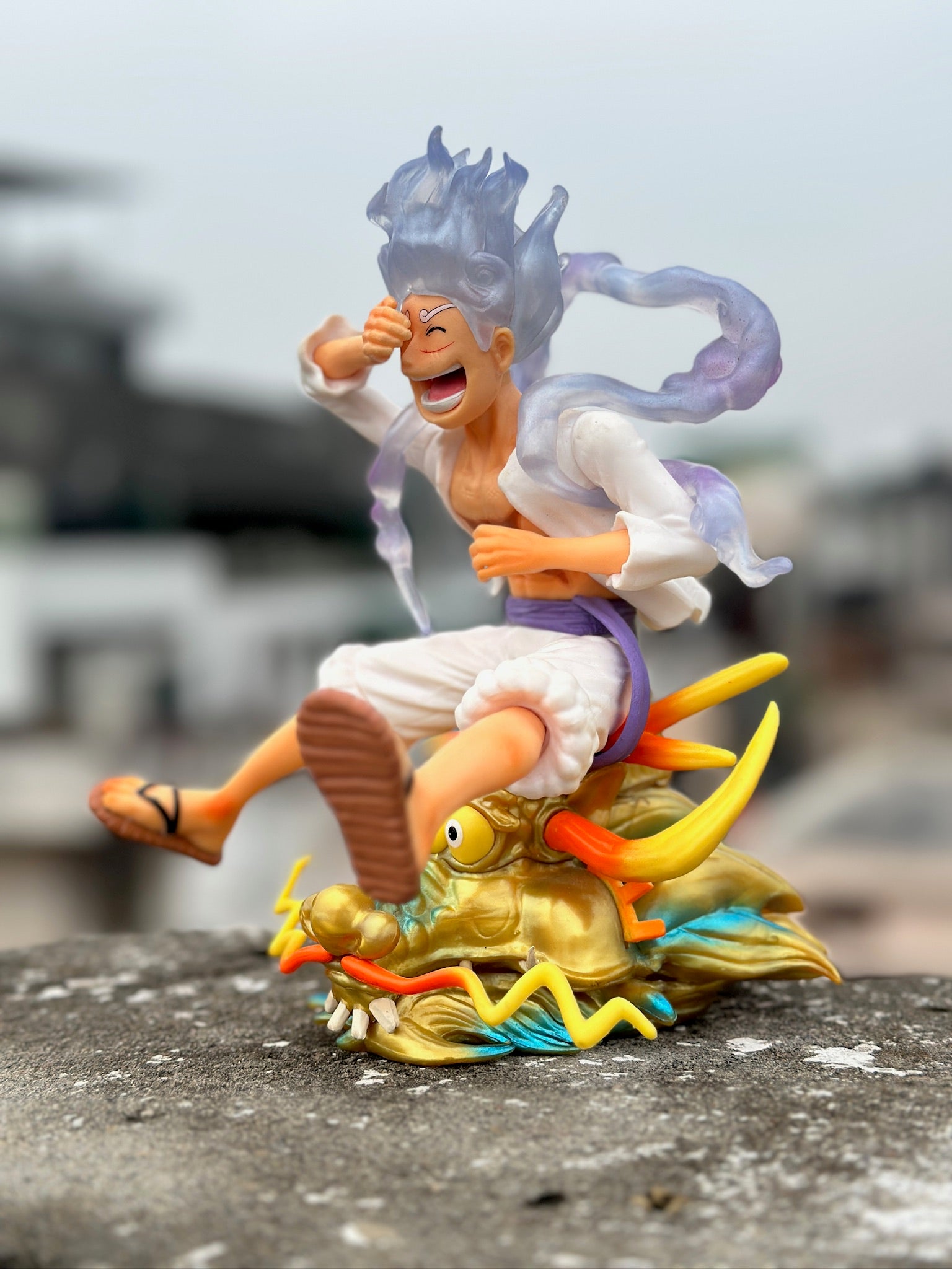 Luffy Gear 5 Figurine 20cm (Golden Dragon Edition)