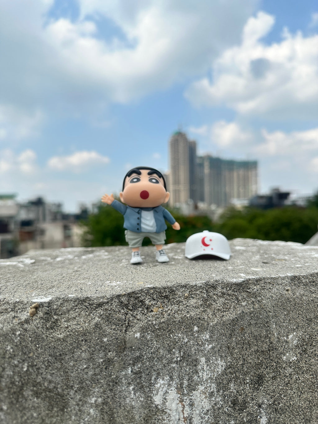 Shin Chan 9cm Figurine – Cool Kid Edition