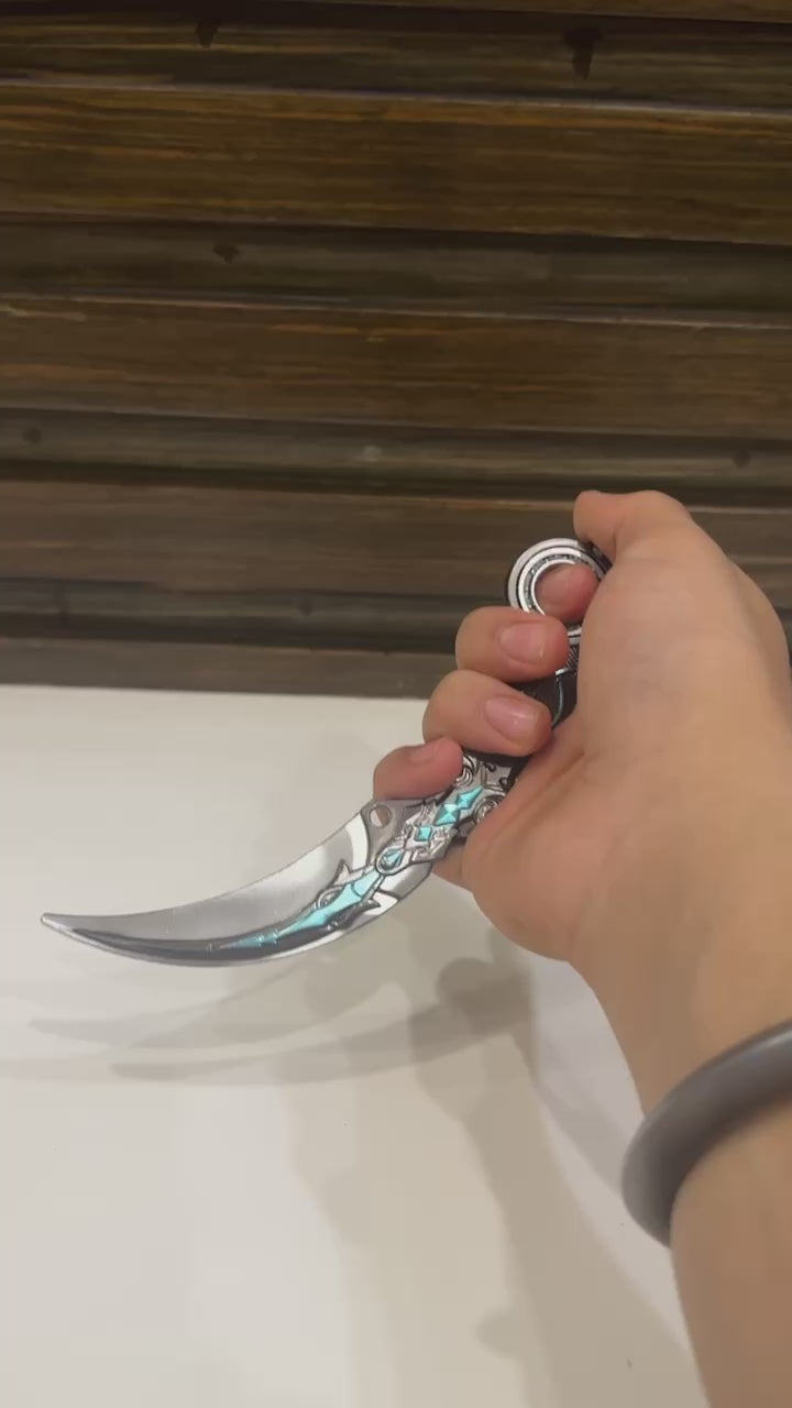 Silver & Blue Karambit – Sleek, Sharp & Collectible